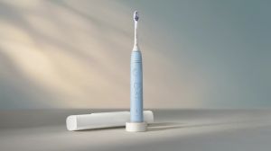 Електрическа звукова четка за зъби Philips Sonicare ProtectiveClean Series 6100 HX7406/02 , свтло синя с кутия за  пътуване