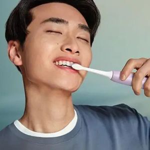 Eлектрическа четка за зъби Philips Sonicare  Series 4100 HX4043/49 , люляк  с кутия за пътуване